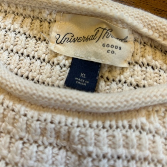 Women’s XL Universal Threads Cream Sweater - Picture 2 of 3